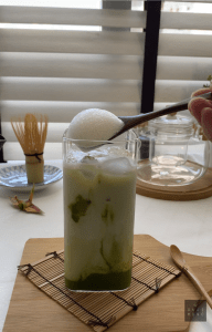 8 Steps to a glass of Healthy Iced Vegan Matcha Latte 4